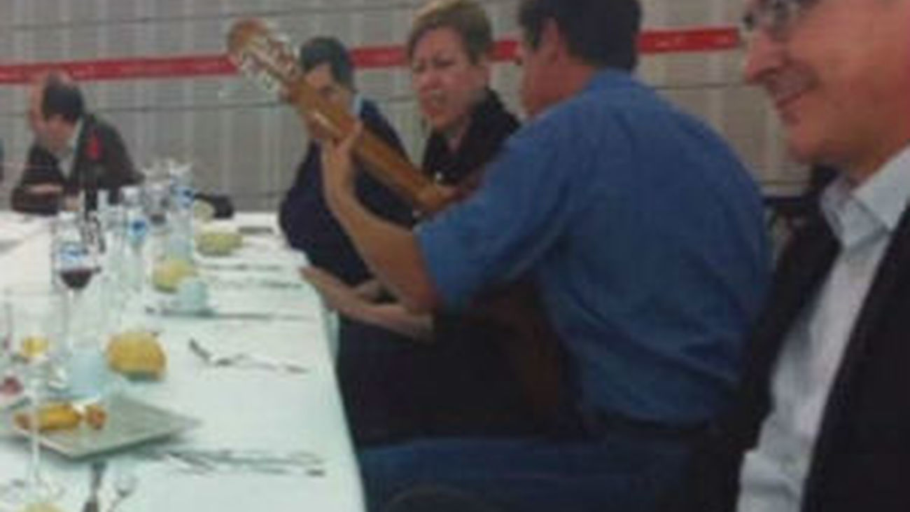 La Ejecutiva de Zapatero despide al expresidente  con una cena y “minutos musicales”