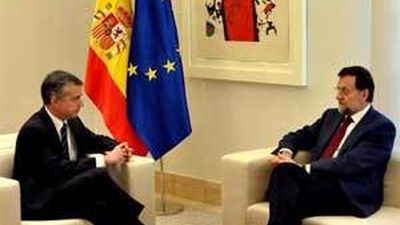 Urkullu ofrece consenso a Rajoy para salir de la crisis y gestionar la paz