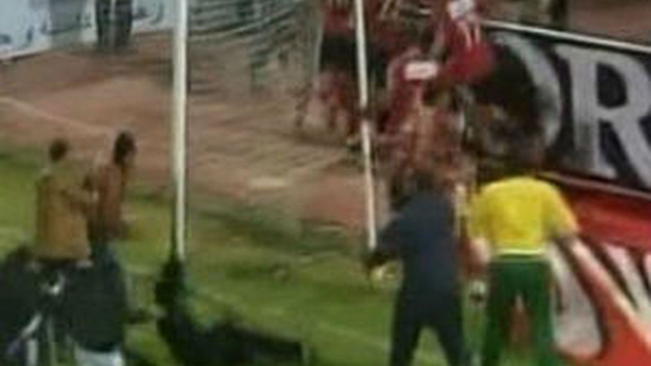 La mayor tragedia del fútbol egipcio deja 74 muertos en un país convulso