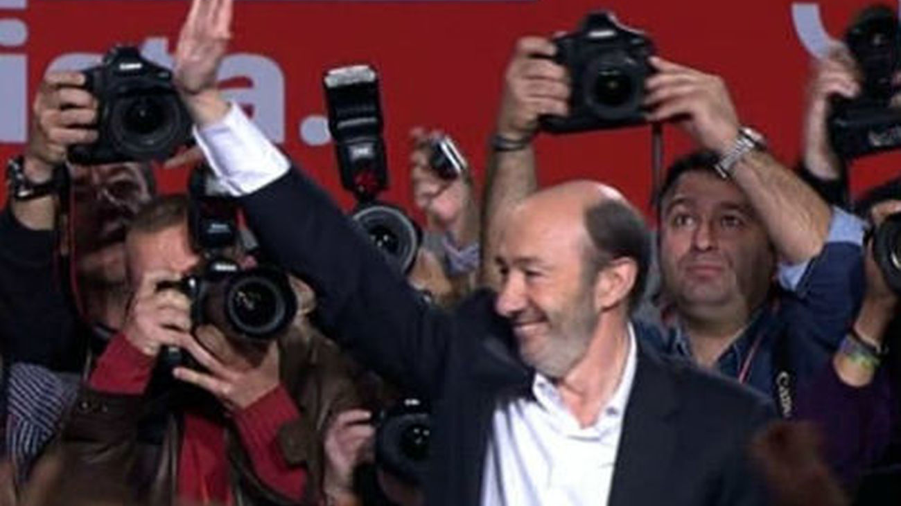 Rubalcaba, que gana a Chacón por sólo 22 votos, promete ser el líder de todos