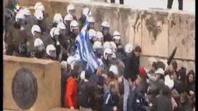 El Gobierno griego pospone de nuevo la aprobación del acuerdo con la "troika"