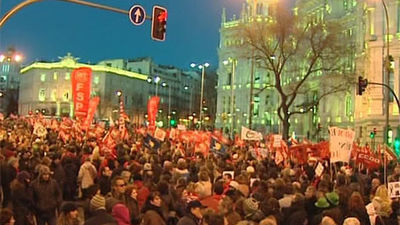 Empleados públicos protestan en Madrid contra los "recortes" del gobierno regional