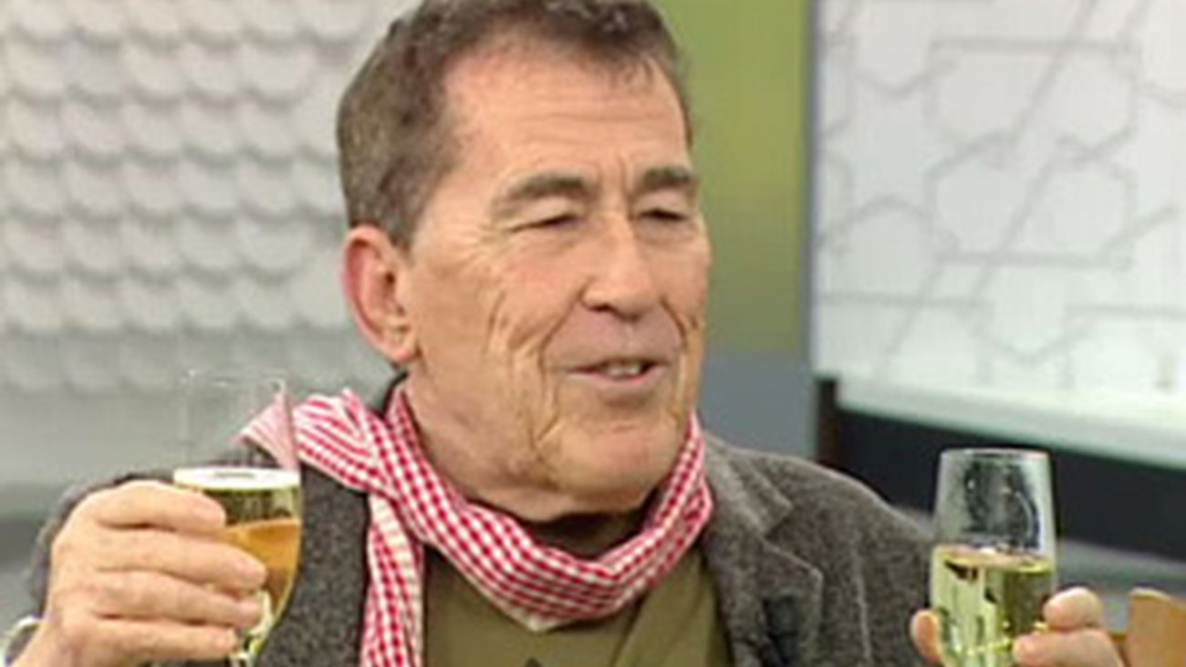 Fernando Sánchez Dragó repasa su vida en 'Esos días azules'