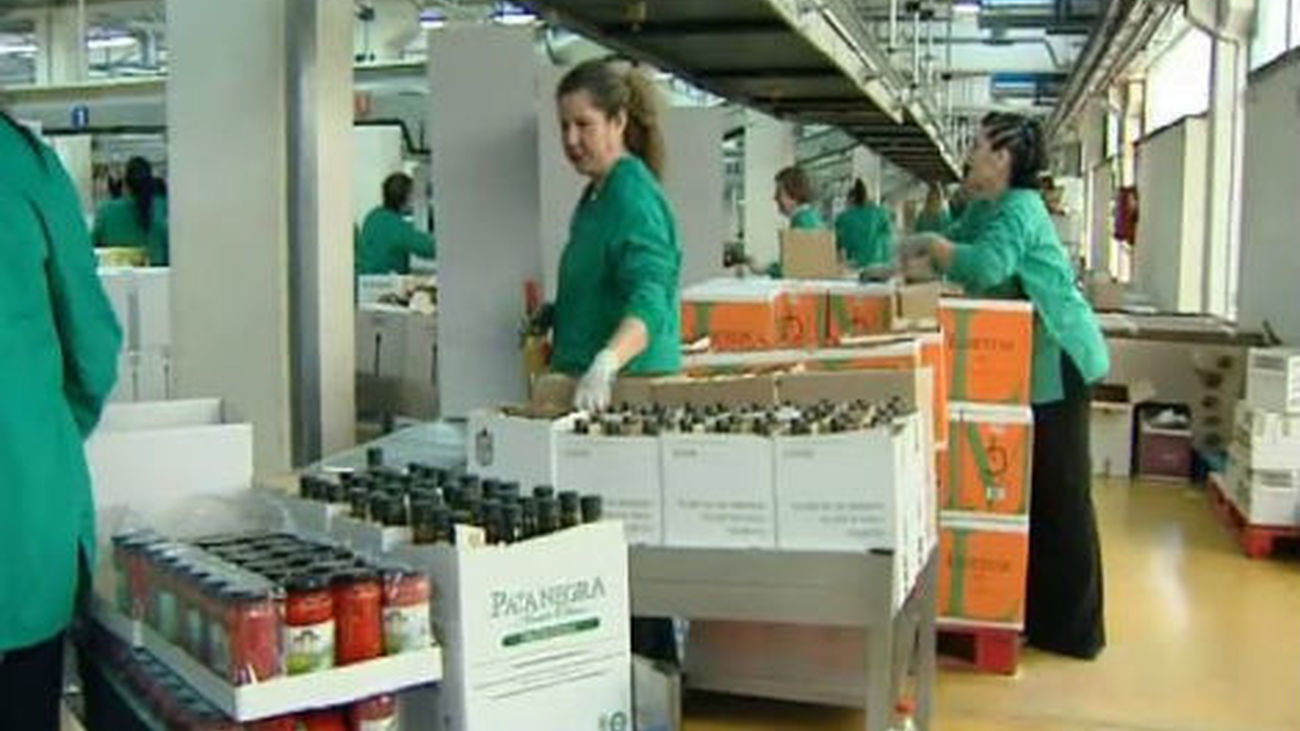 El PSOE tacha de "decretazo" la reforma  laboral