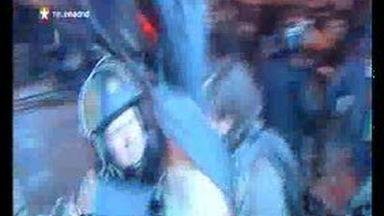 La Policía carga contra participantes de la protesta  contra la reforma laboral en el centro de Madrid