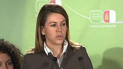 Cospedal: "Los sindicatos protestan porque pierden capacidad de influencia"