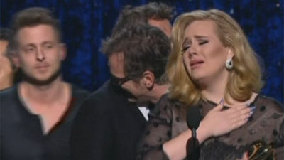 Adele reina en unos Grammy que despidieron a la diva Whitney Houston
