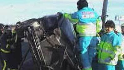 Herida una mujer y 4 niños tras chocar su coche contra un camión en la M-40