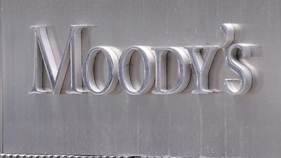 Moodys rebaja la deuda española y la deja al borde del bono basura