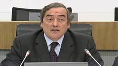 Rosell dice que con la reforma el Gobierno ha cogido el toro por los cuernos