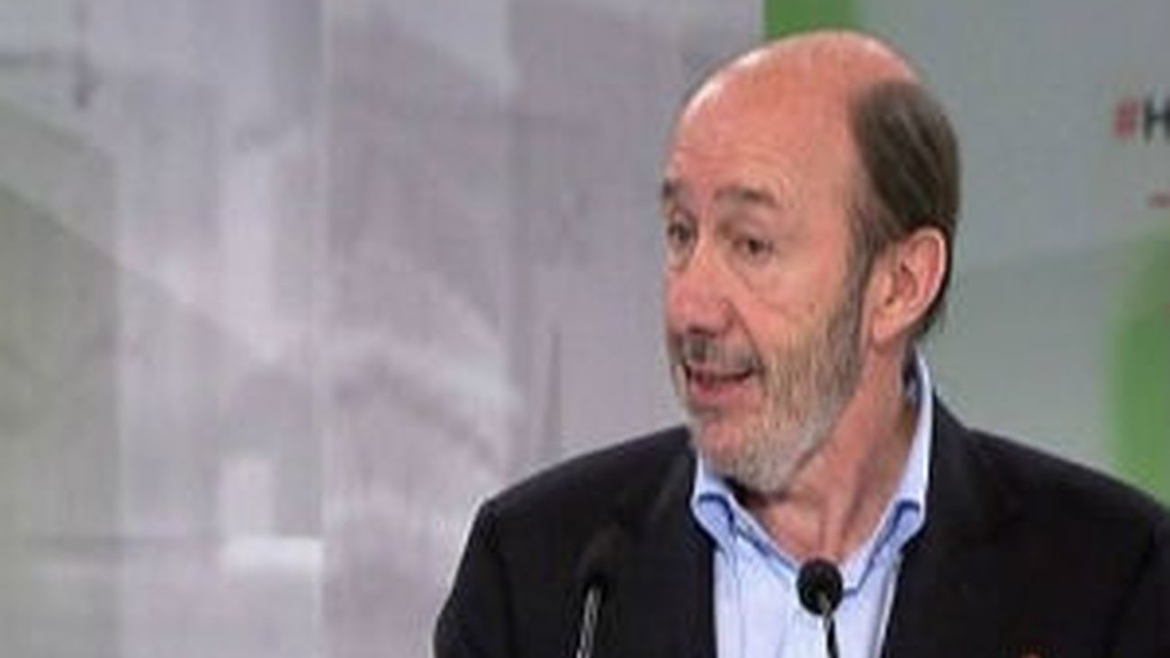 Rubalcaba avisa de que sin "transparencia" no apoyará inyecciones de dinero en Bankia