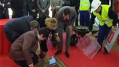 Aguirre pone la primera piedra de una residencia para discapacidad intelectual en Arroyomolinos