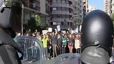 El centro de Valencia se convierte en una persecución entre estudiantes y la Policía