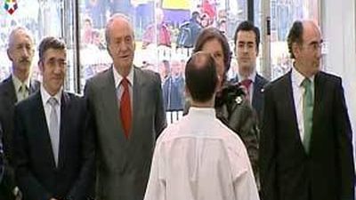 Los Reyes inauguran la Torre Iberdrola en Bilbao en medio de protestas