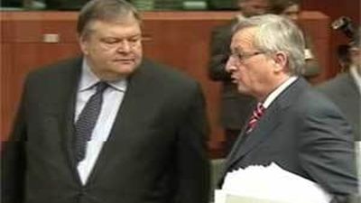 La eurozona salva otra vez a Grecia del abismo pero le impone nuevos controles