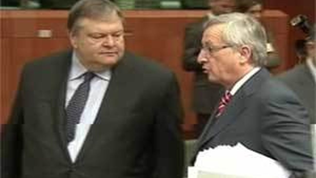 La eurozona salva otra vez a Grecia del abismo pero le impone nuevos controles