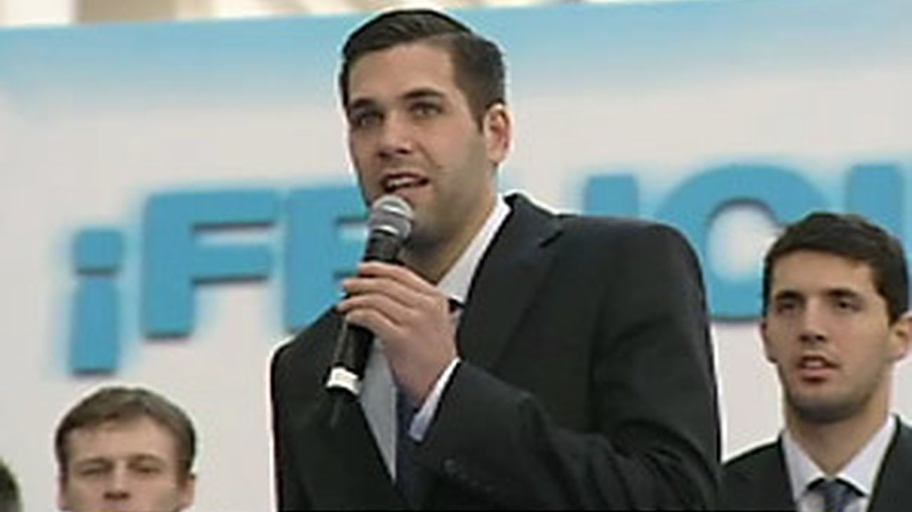 Celebración con los campeones de baloncesto