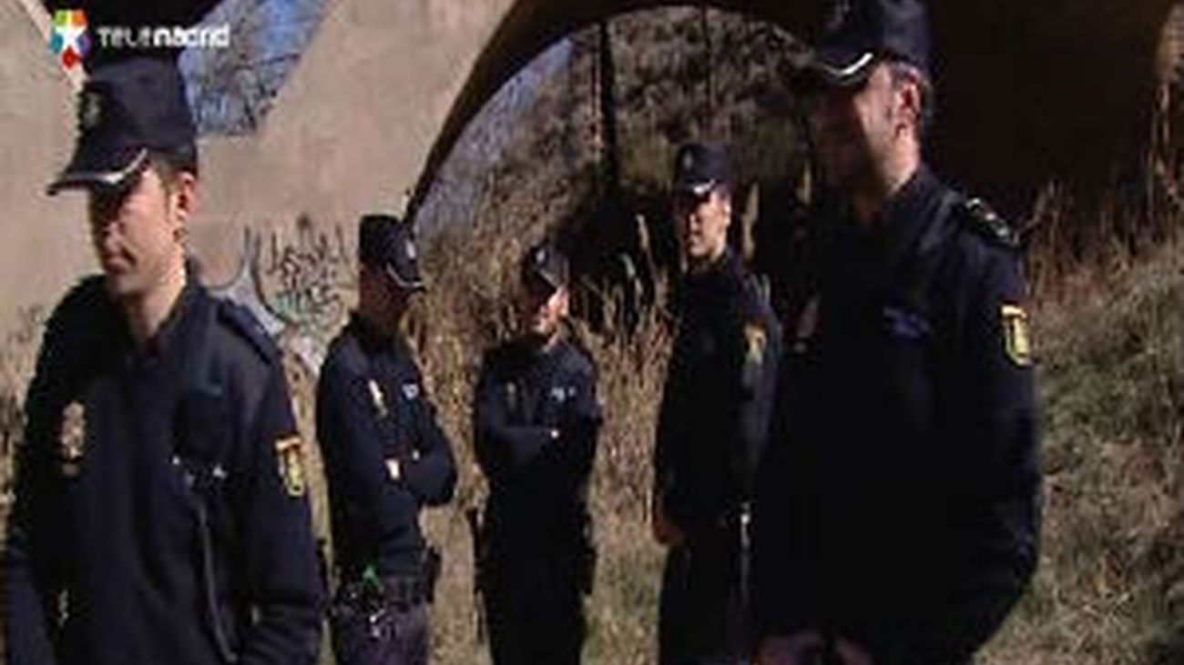 Cinco agentes salvan la vida a un hombre tras caer su vehículo al río Henares