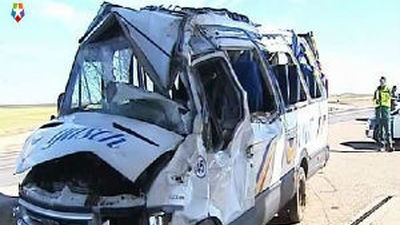 El exceso de velocidad posible causa del accidente mortal de un autocar escolar en Ávila