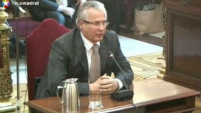 El Tribunal Supremo absuelve a Garzón por mayoría en la causa del franquismo