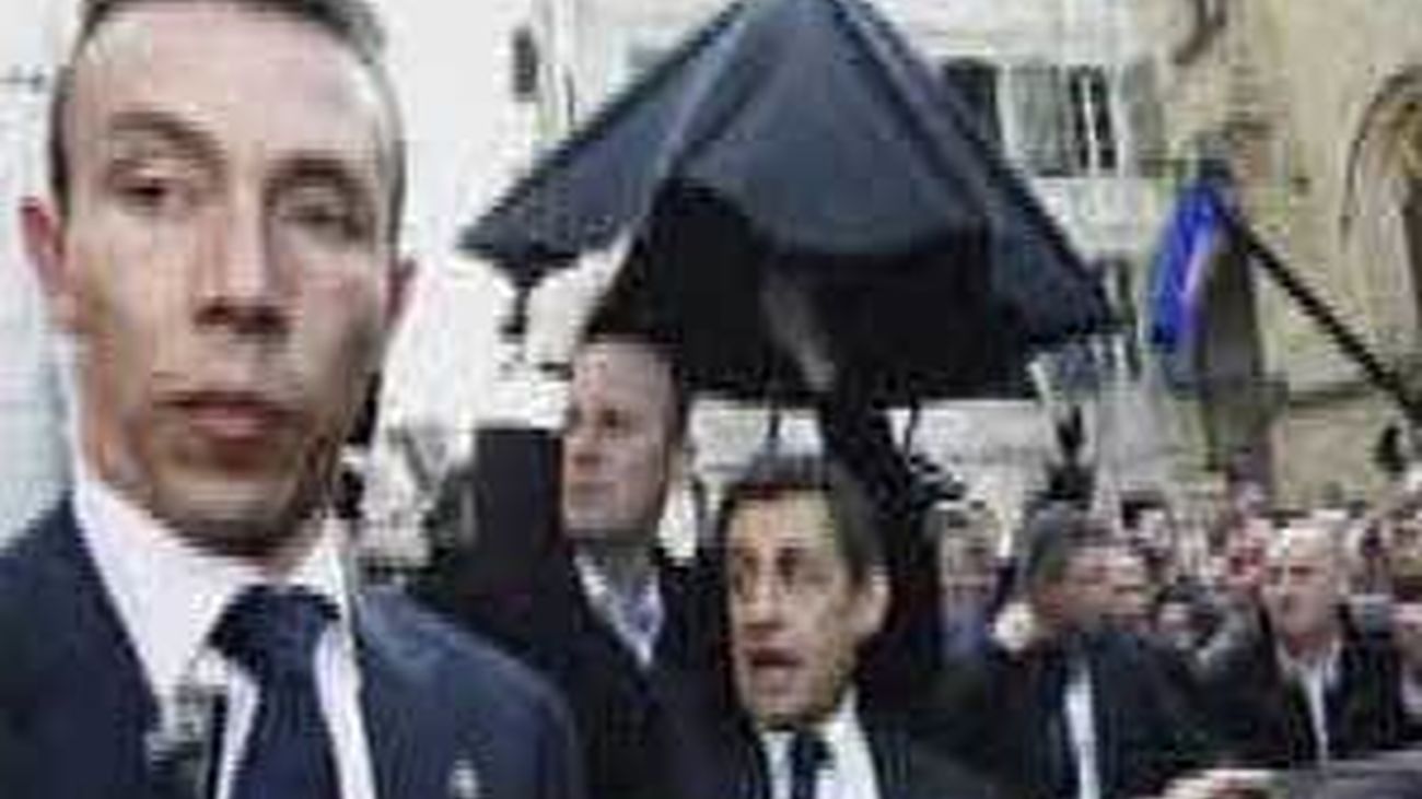 Sarkozy recibido con pitidos y abucheos en su visita al País Vasco francés