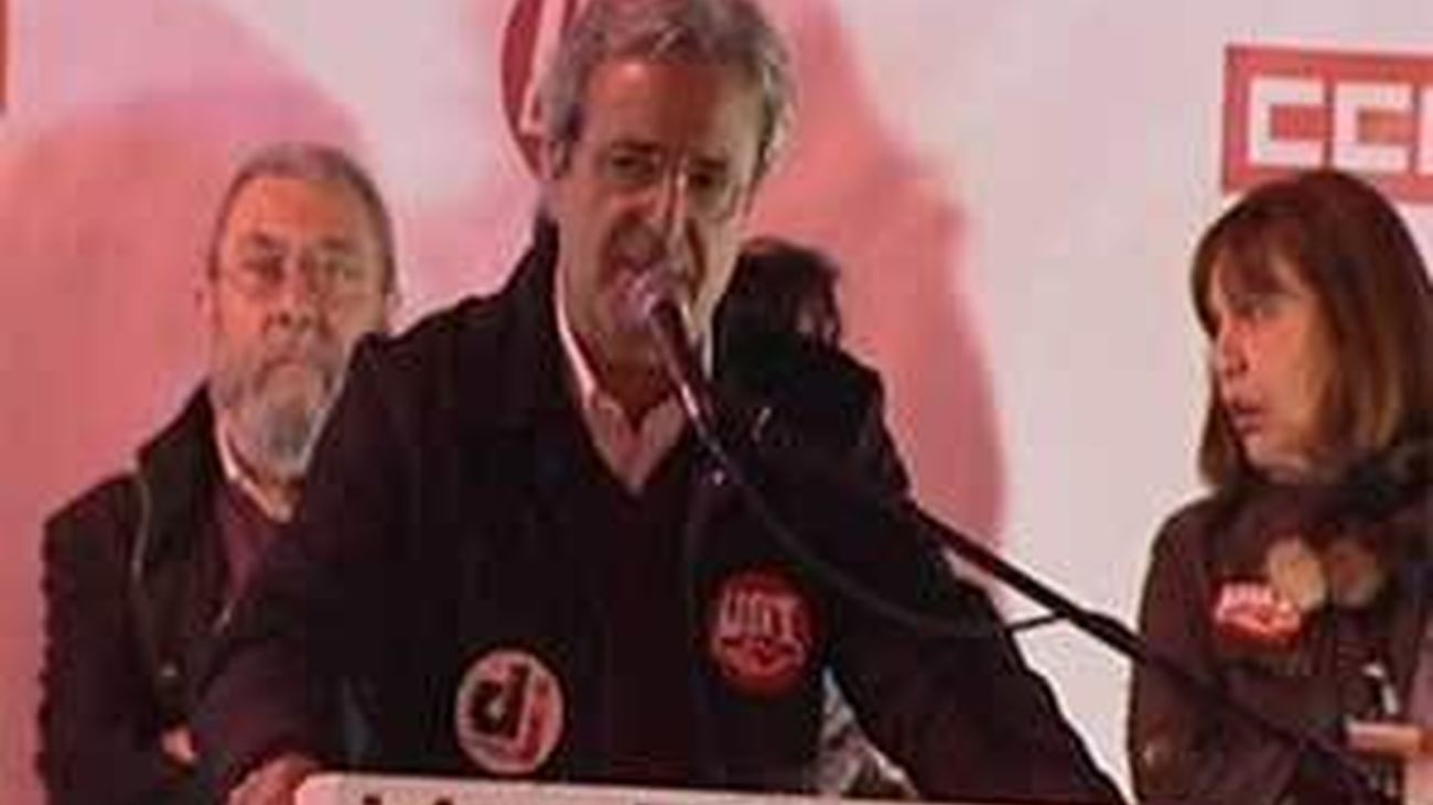 González cuestiona que Martínez duerma bien "tapando" 5,5 millones de parados