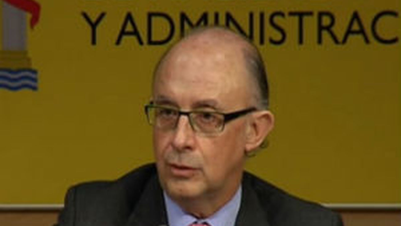 Las comunidades autónomas aceptan reducir el déficit al 1,5% este año