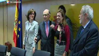 Hacienda descarta debatir sobre el déficit y acusa a Andalucía de poco rigor