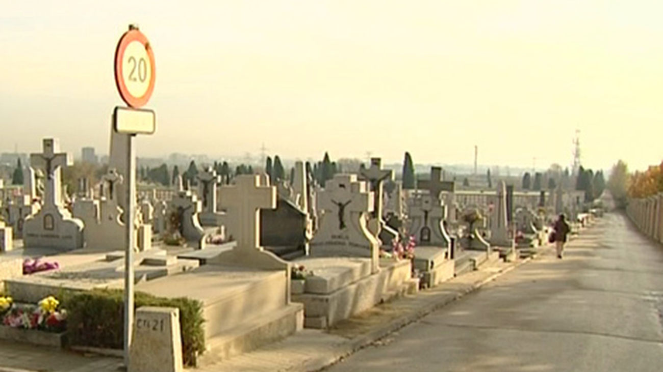 Las líneas de la EMT a los cementerios aumentan su servicio por la festividad de Todos los Santos