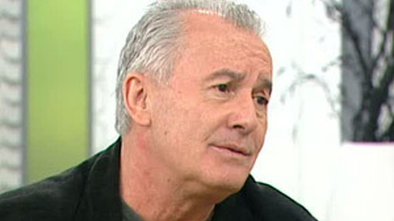 Víctor Manuel "vive para cantarlo"