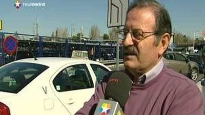 Taxistas de la T1 devuelven un maletín con dinero olvidado a una pareja de ancianos