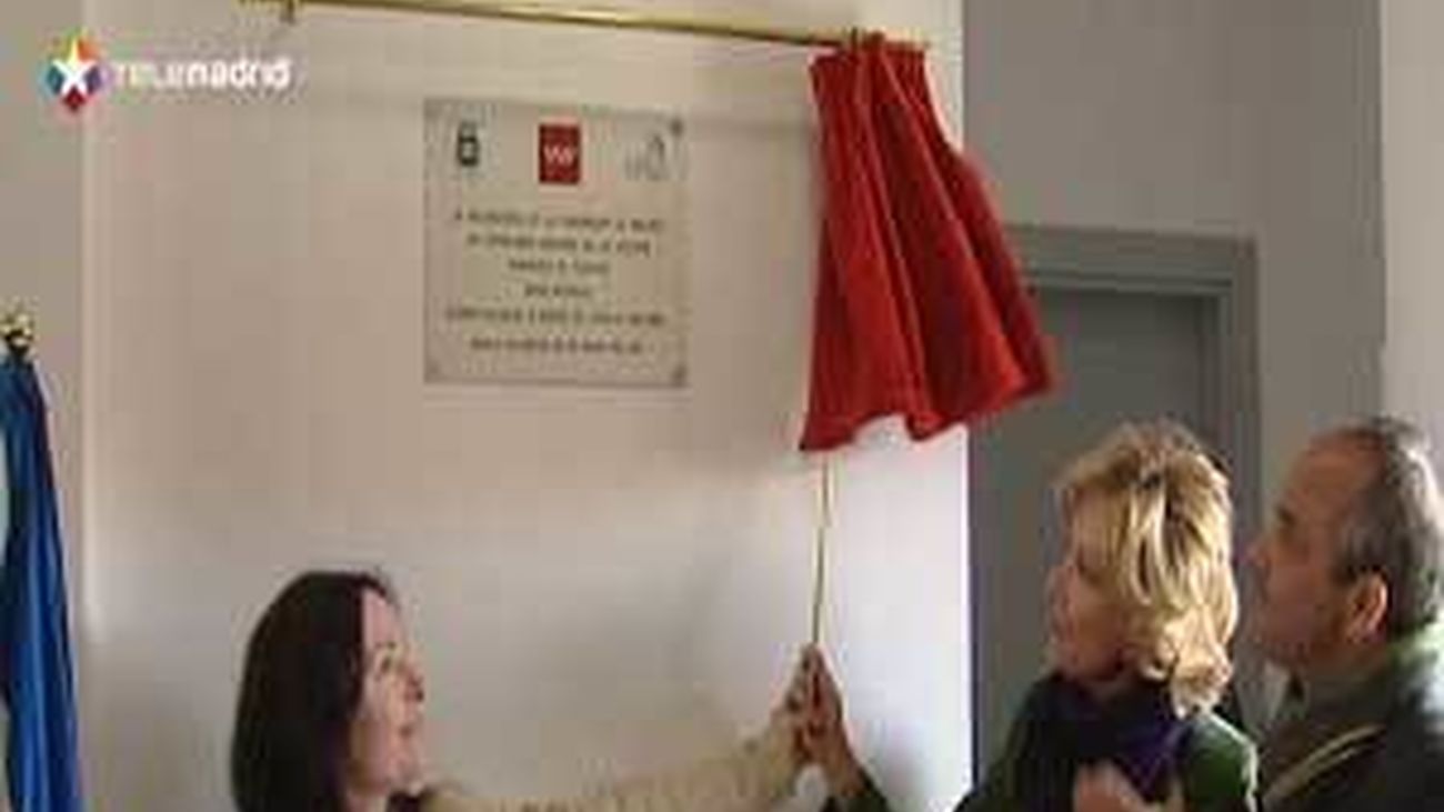 Aguirre inaugura en Sevilla la Nueva un nuevo colegio concertado