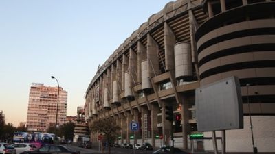 Mensajeros de la Paz recoge alimentos para familias necesitadas cerca del Bernabeu