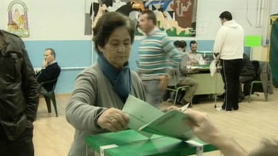 El retraso en la apertura de dos colegios andaluces aplazará los sondeos