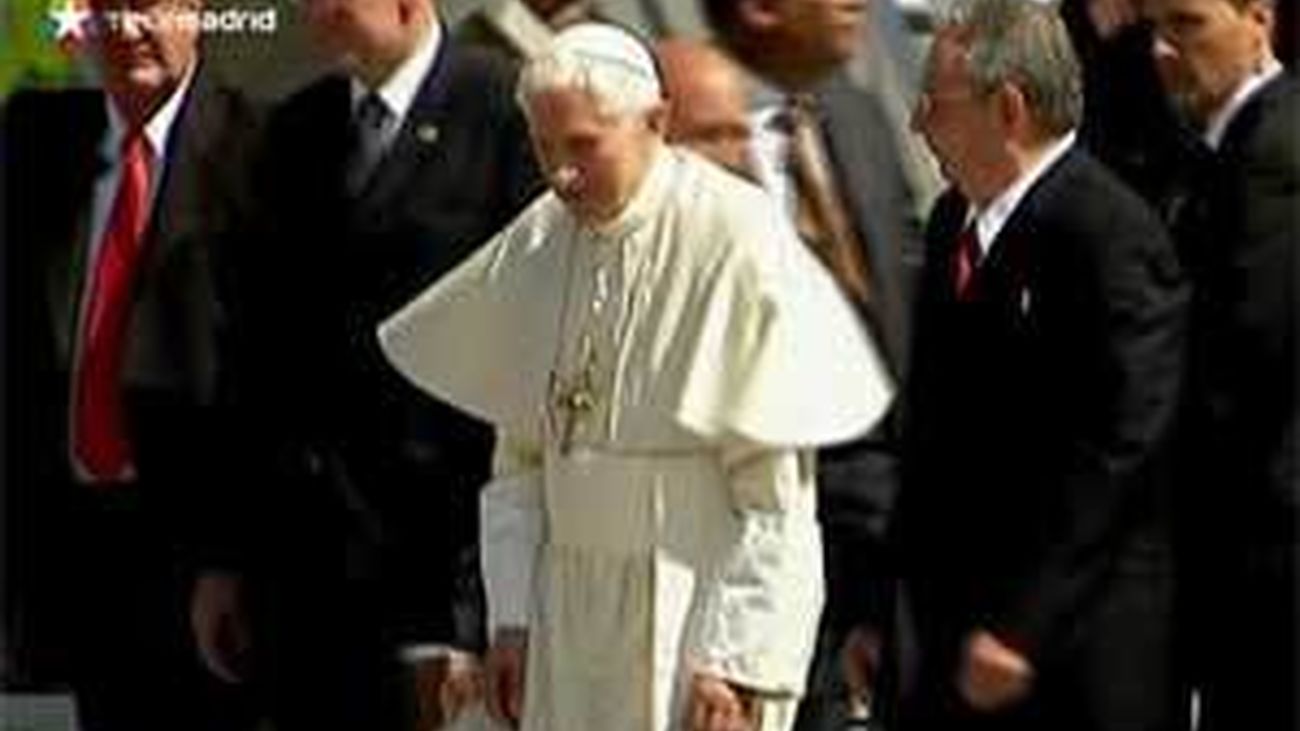 Benedicto XVI pide a los cubanos que luchen por una "sociedad abierta y renovada"