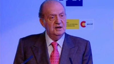 El rey anima a "informar con rigor" y pide apoyar al periodismo de excelencia