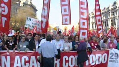 Miles de madrileños salen a la calle contra la reforma laboral
