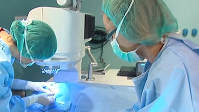 Los cuatro mejores MIR de España eligen  un hospital público madrileño para formarse