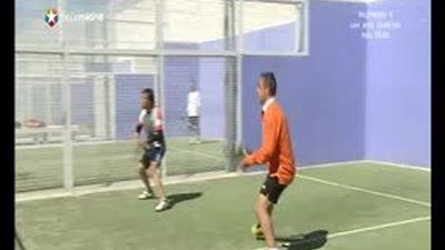 Los veteranos del Real Madrid vencen a los del atlético en un torneo de padel