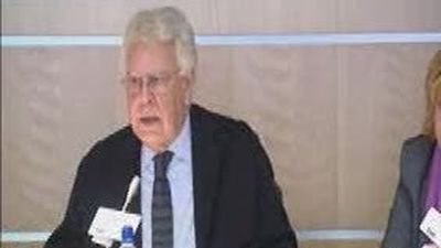 Felipe González descarta un rescate de España:  "Se acaba el euro y hay que rescatar a toda Europa"