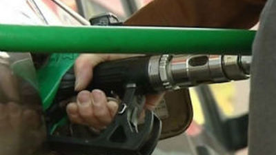 El IPC modera su caída al 0,2% por el alza de combustibles y de alimentación