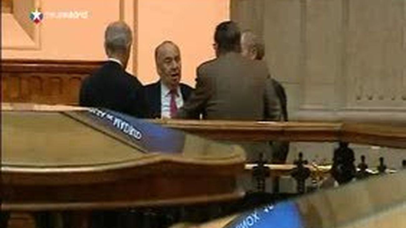 La prima de riesgo, en máximos anuales, alcanza los 435 puntos