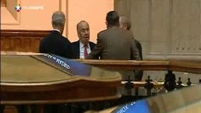 La prima de riesgo, en máximos anuales, alcanza los 435 puntos