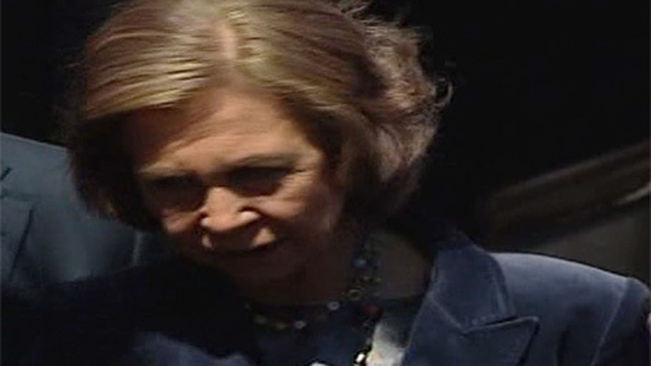 El Rey evoluciona positivamente y recibe la visita de la Reina