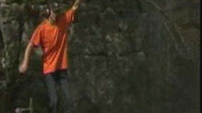 El hombre que desafía a la gravedad, se pasea sobre una cuerda a 1.800 metros de altitud