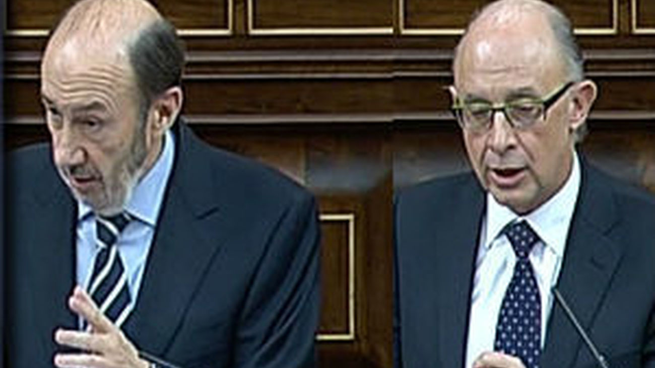 Montoro defiende unos Presupuestos que evitan que "les aplaste la losa del déficit"