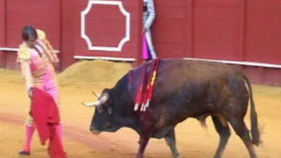 El Fandi cortó una oreja en la Maestranza a pesar de los elementos