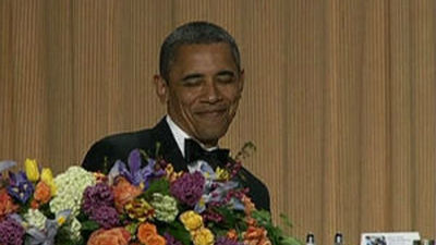 Obama se burla de sí mismo y de sus contrincantes republicanos