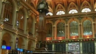 La bolsa española retrocede un 0,94 % a la espera de la reunión del BCE