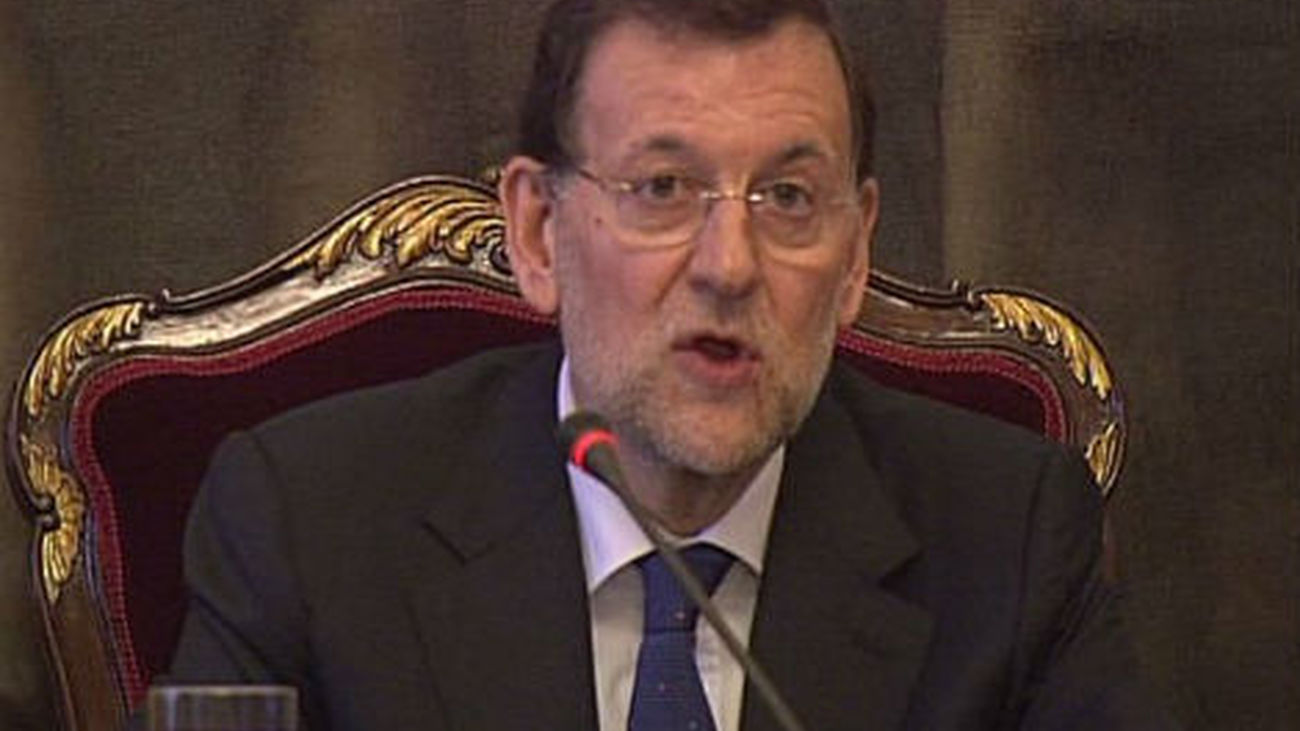 Rajoy rechaza "desandar" en el Estado autonómico pero pide reformarlo